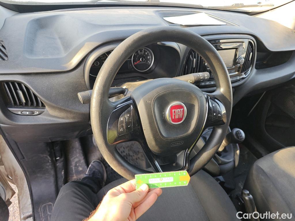  Fiat  Doblo FIAT Doblò Cargo/2015/4P/furgón derivado de turismo Cargo SX 1.3 Mjet 70 kW (95 CV) #52