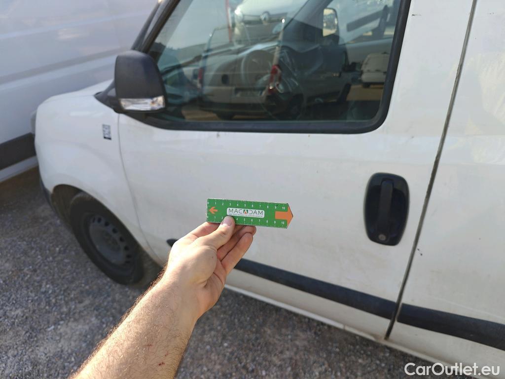  Fiat  Doblo FIAT Doblò Cargo/2015/4P/furgón derivado de turismo Cargo SX 1.3 Mjet 70 kW (95 CV) #28