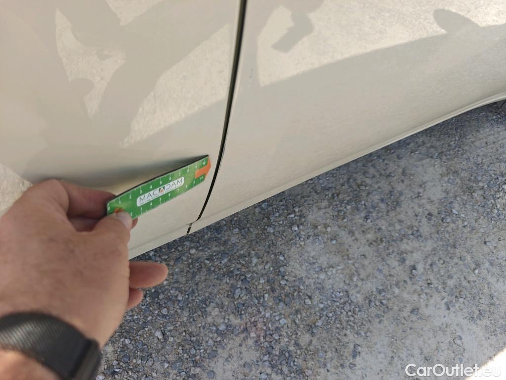  Nissan  Micra NISSAN  / 2017 / 5P / berlina con portón IG-T 68 kW (92 CV) E6D-F Acenta #8