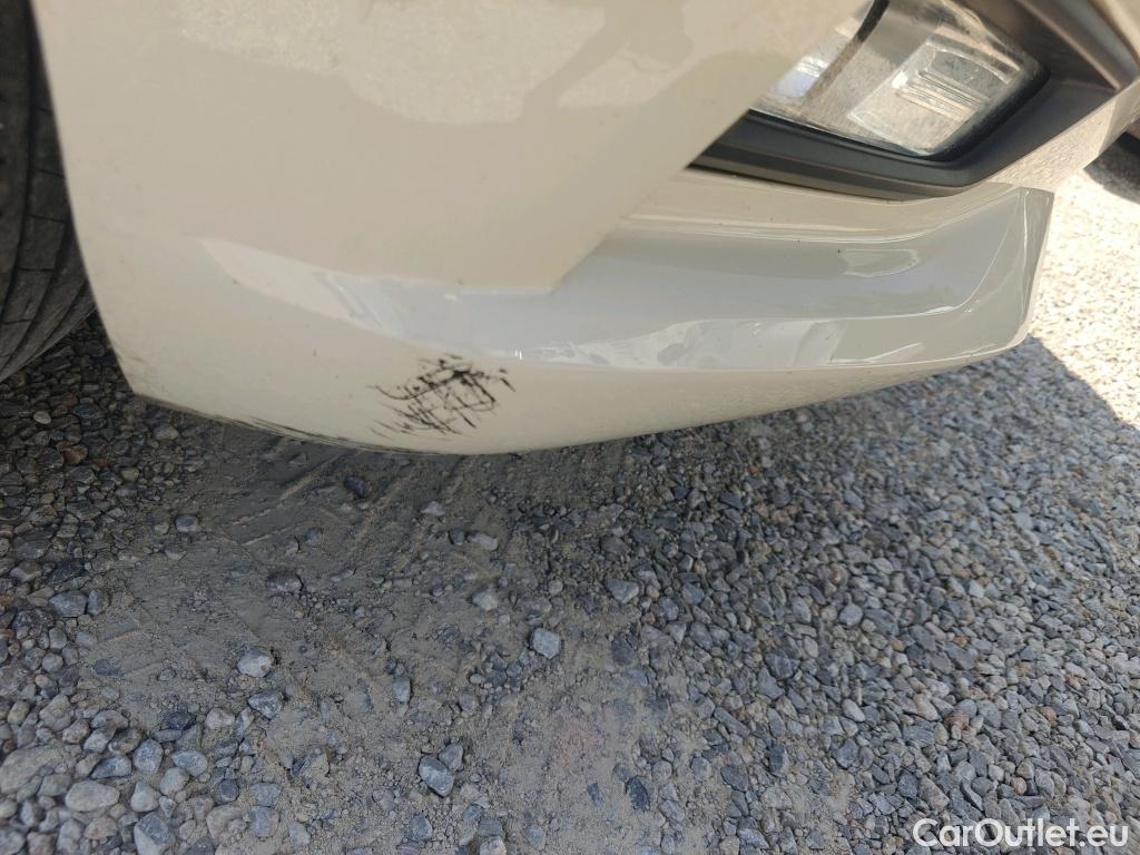  Nissan  Micra NISSAN  / 2017 / 5P / berlina con portón IG-T 68 kW (92 CV) E6D-F Acenta #17