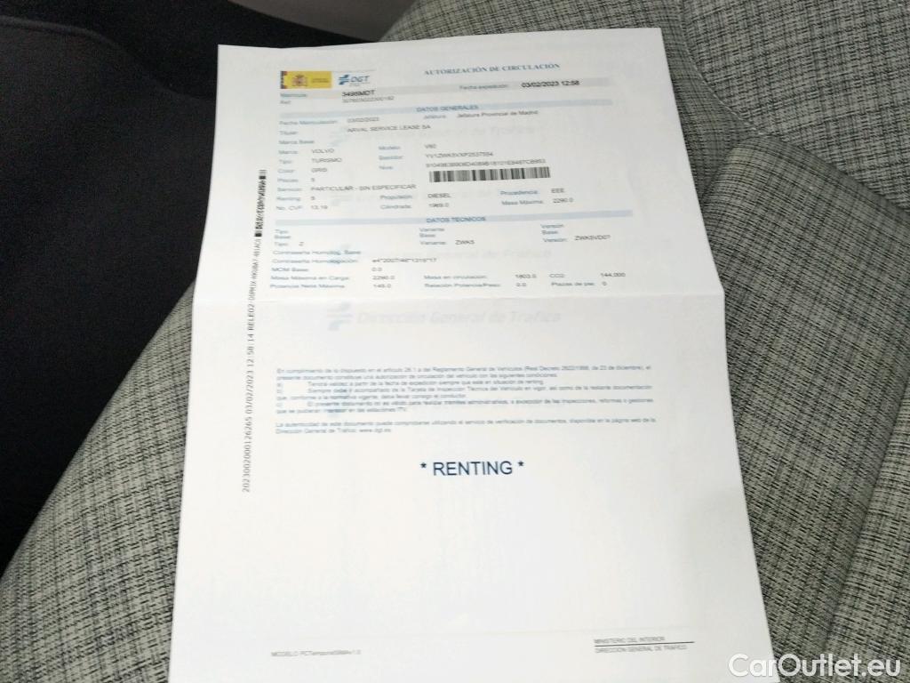  Volvo  V60 VOLVO  / 2018 / 5P / 2.0 B4 (D) Essential Auto #7