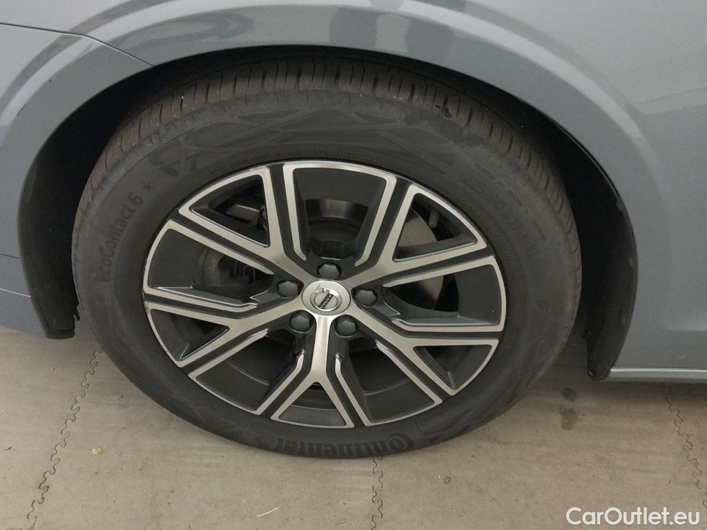  Volvo  V60 VOLVO  / 2018 / 5P / 2.0 B4 (D) Essential Auto #11