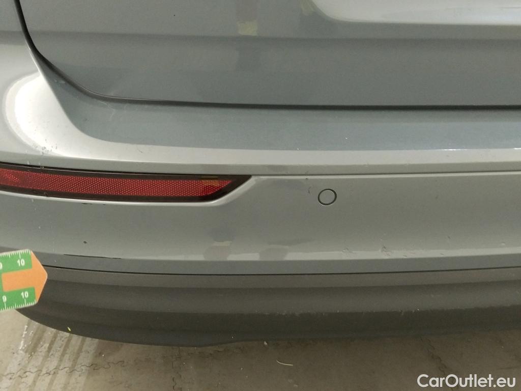 Volvo  V60 VOLVO  / 2018 / 5P / 2.0 B4 (D) Essential Auto #6