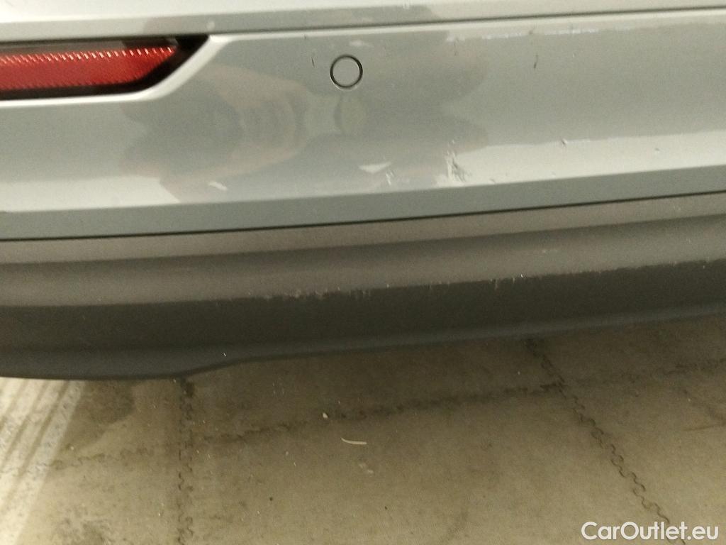  Volvo  V60 VOLVO  / 2018 / 5P / 2.0 B4 (D) Essential Auto #9