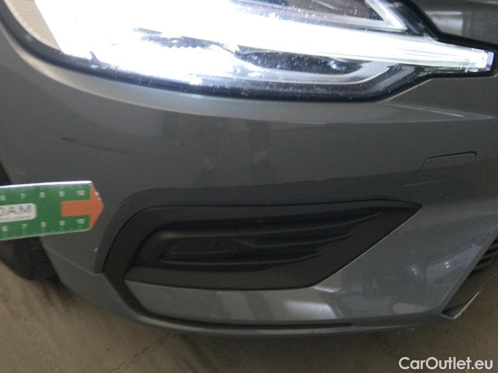  Volvo  V60 VOLVO  / 2018 / 5P / 2.0 B4 (D) Essential Auto #4