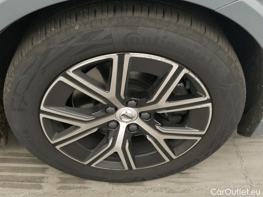  Volvo  V60 VOLVO  / 2018 / 5P / 2.0 B4 (D) Essential Auto #1