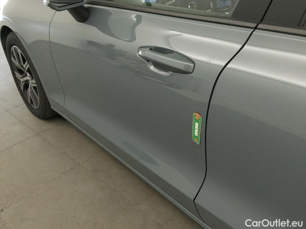  Volvo  V60 VOLVO  / 2018 / 5P / familiar 2.0 B4 (D) Essential Auto #11