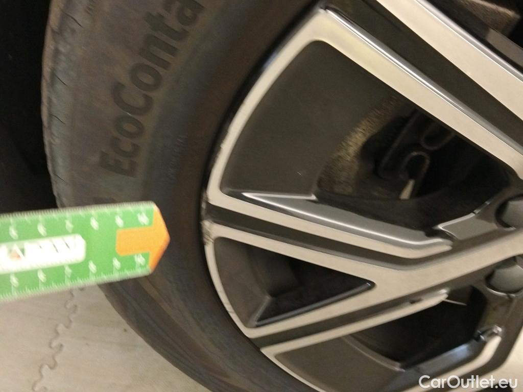  Volvo  V60 VOLVO  / 2018 / 5P / 2.0 B4 (D) Essential Auto #12