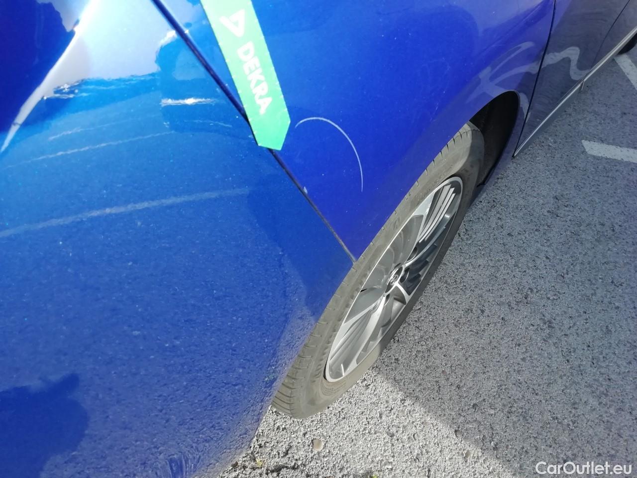  Hyundai   Ioniq HYUNDAI / 2019 / 5P / berlina con portón 1.6 GDI PHEV Klass DCT #9