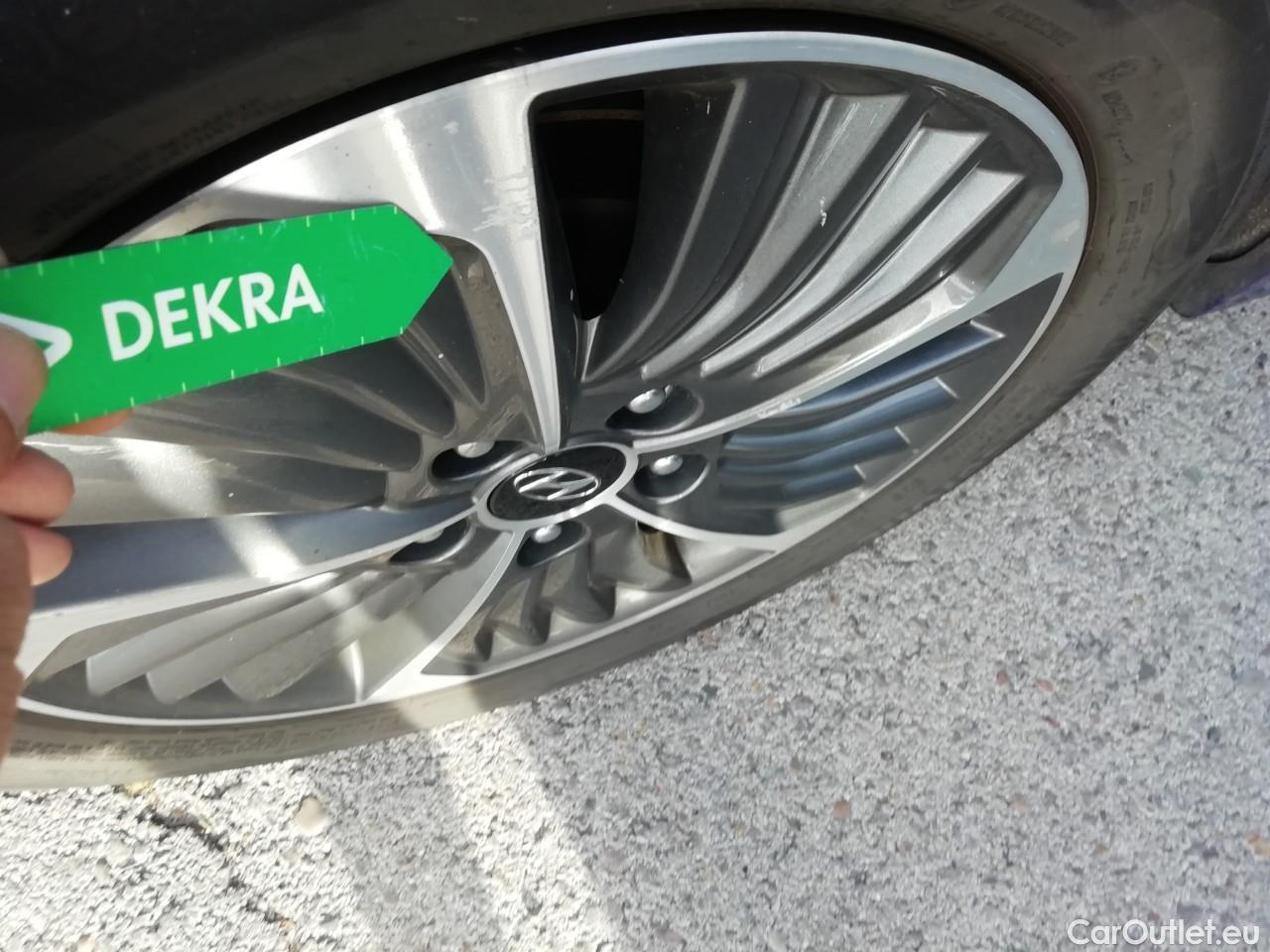  Hyundai   Ioniq HYUNDAI / 2019 / 5P / berlina con portón 1.6 GDI PHEV Klass DCT #11