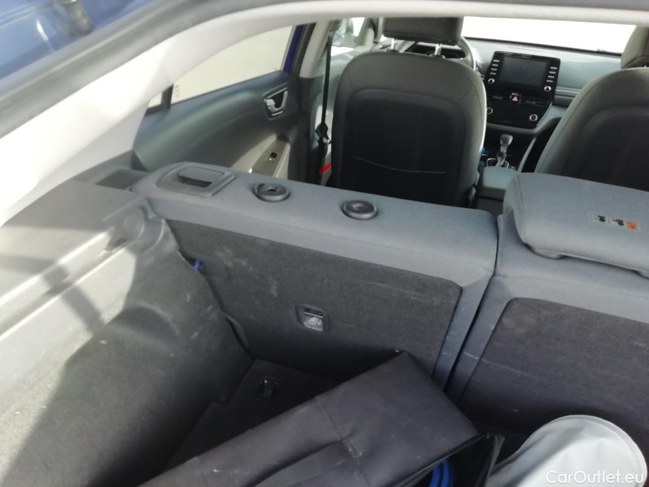  Hyundai   Ioniq HYUNDAI / 2019 / 5P / berlina con portón 1.6 GDI PHEV Klass DCT #19
