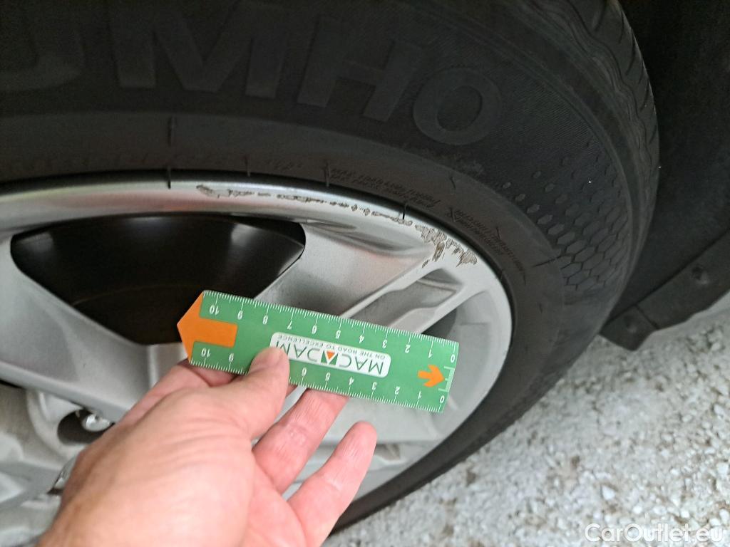  Land Rover  Discovery HYUNDAI Kona / 2020 / 5P / todoterreno 1.0 TGDI 48V Maxx 4X2 #12