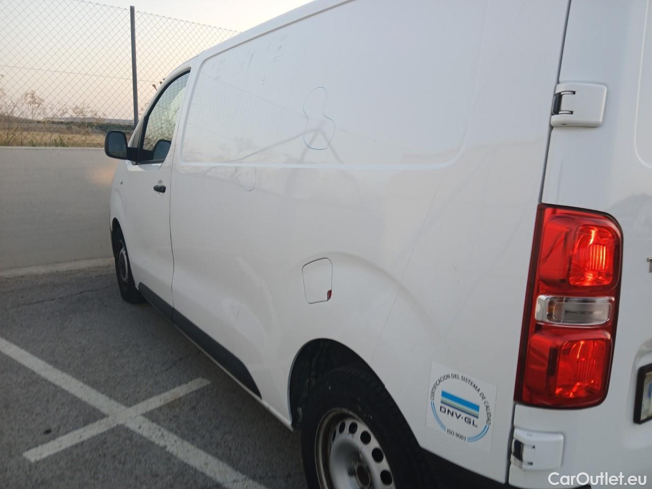  Toyota  Proace TOYOTA  / 2016 / 4P / furgón FU. MEDIO (L1) 2.0D 90kW COMFORT CARGA + #12