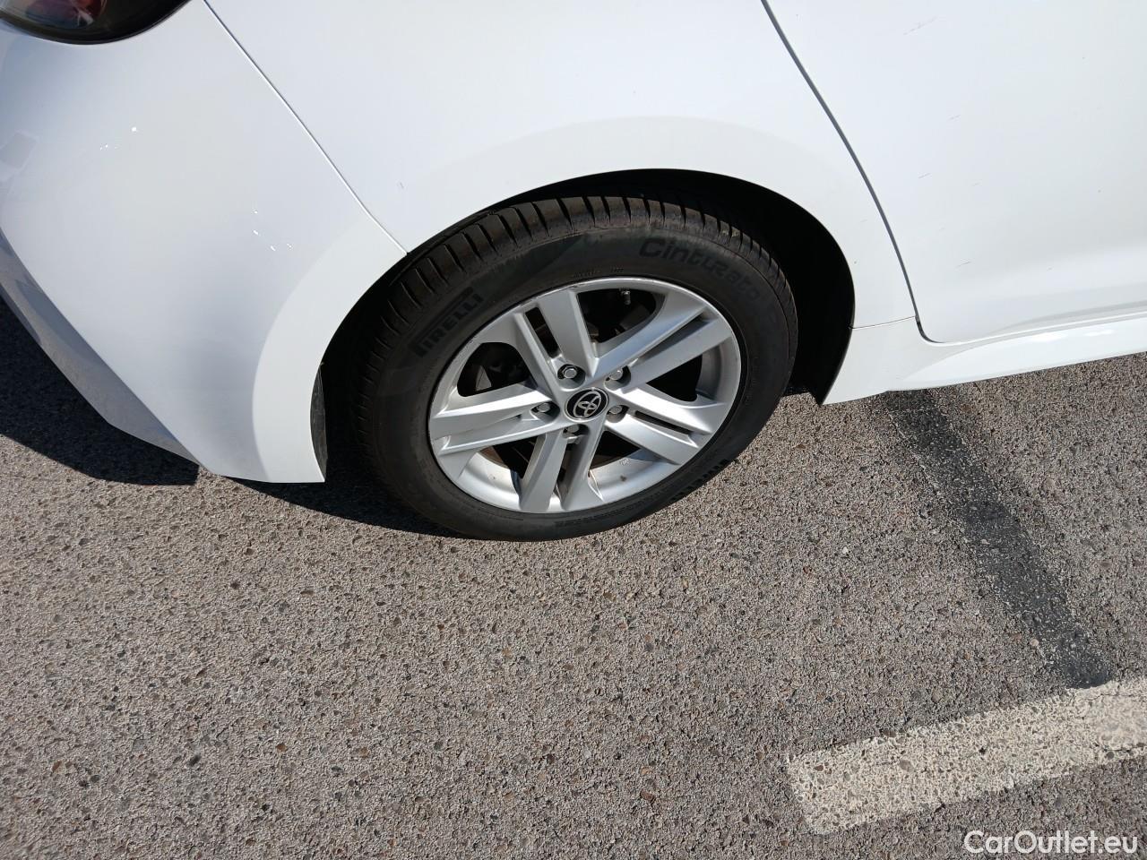  Toyota  Corolla TOYOTA  / 2019 / 5P / berlina con portón 1.8 125H BUSINESS PLUS E-CVT #3