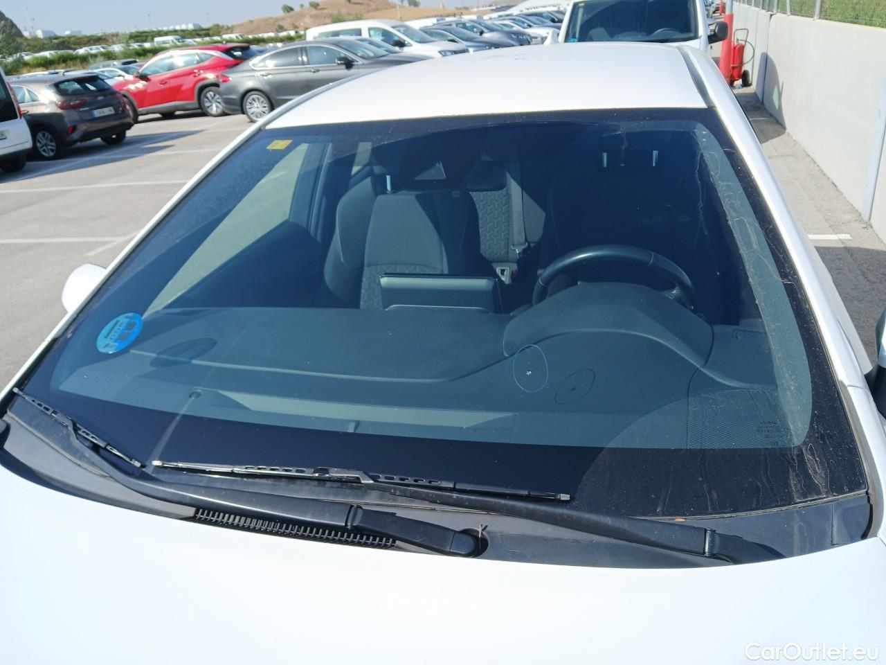  Toyota  Corolla TOYOTA  / 2019 / 5P / berlina con portón 1.8 125H BUSINESS PLUS E-CVT #15