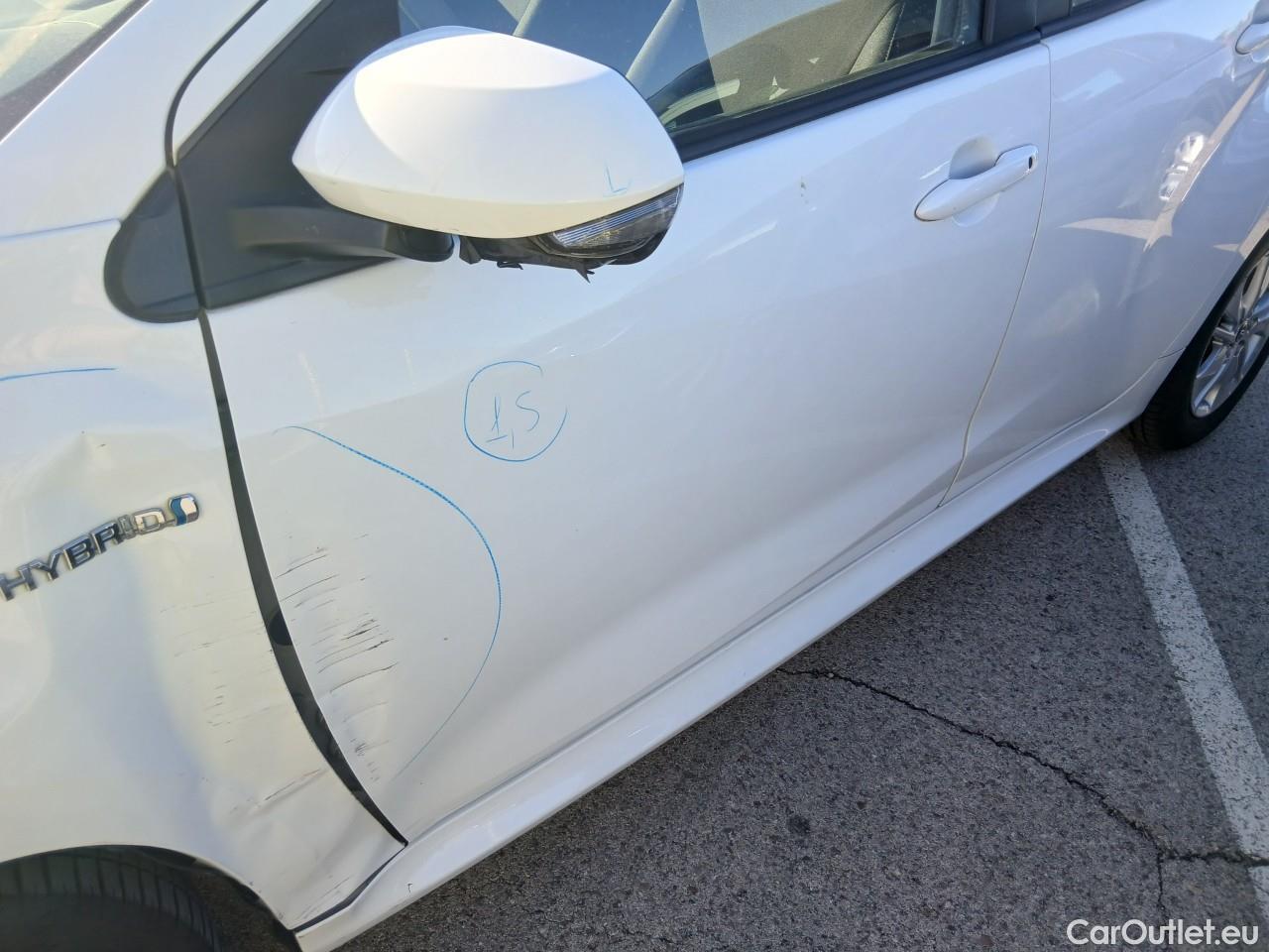  Toyota  Yaris TOYOTA  / 2020 / 5P / berlina con portón 1.5 120H Business Plus #18