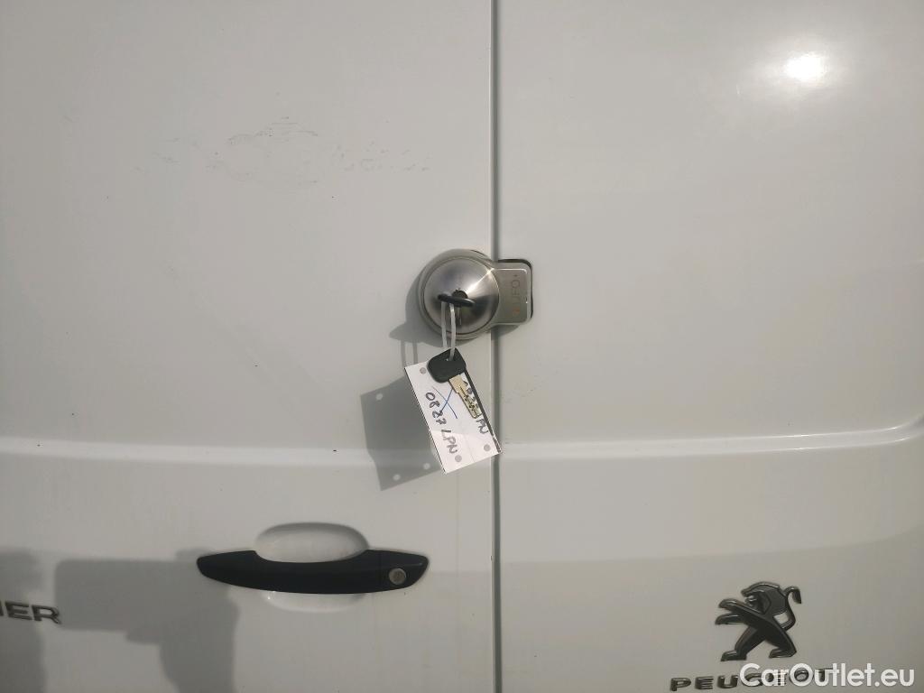  Peugeot  Partner PEUGEOT  / 2018 / 4P / furgón derivado de turismo Premium Long 1000kg BlueHDi 73kW #25