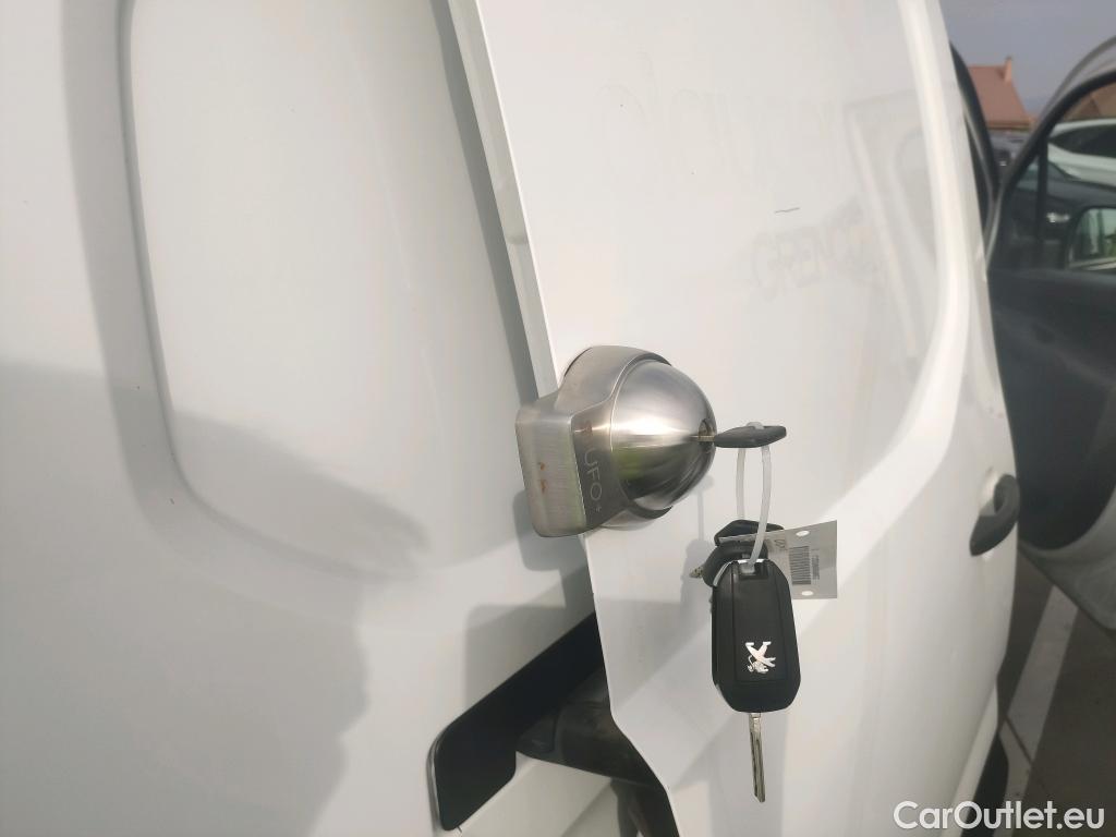  Peugeot  Partner PEUGEOT  / 2018 / 4P / furgón derivado de turismo Premium Long 1000kg BlueHDi 73kW #27