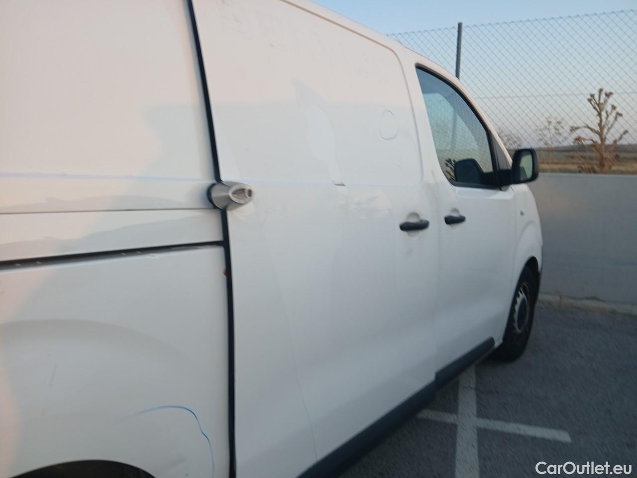  Toyota  Proace TOYOTA  / 2016 / 4P / furgón FU. MEDIO (L1) 2.0D 90kW COMFORT CARGA + #22