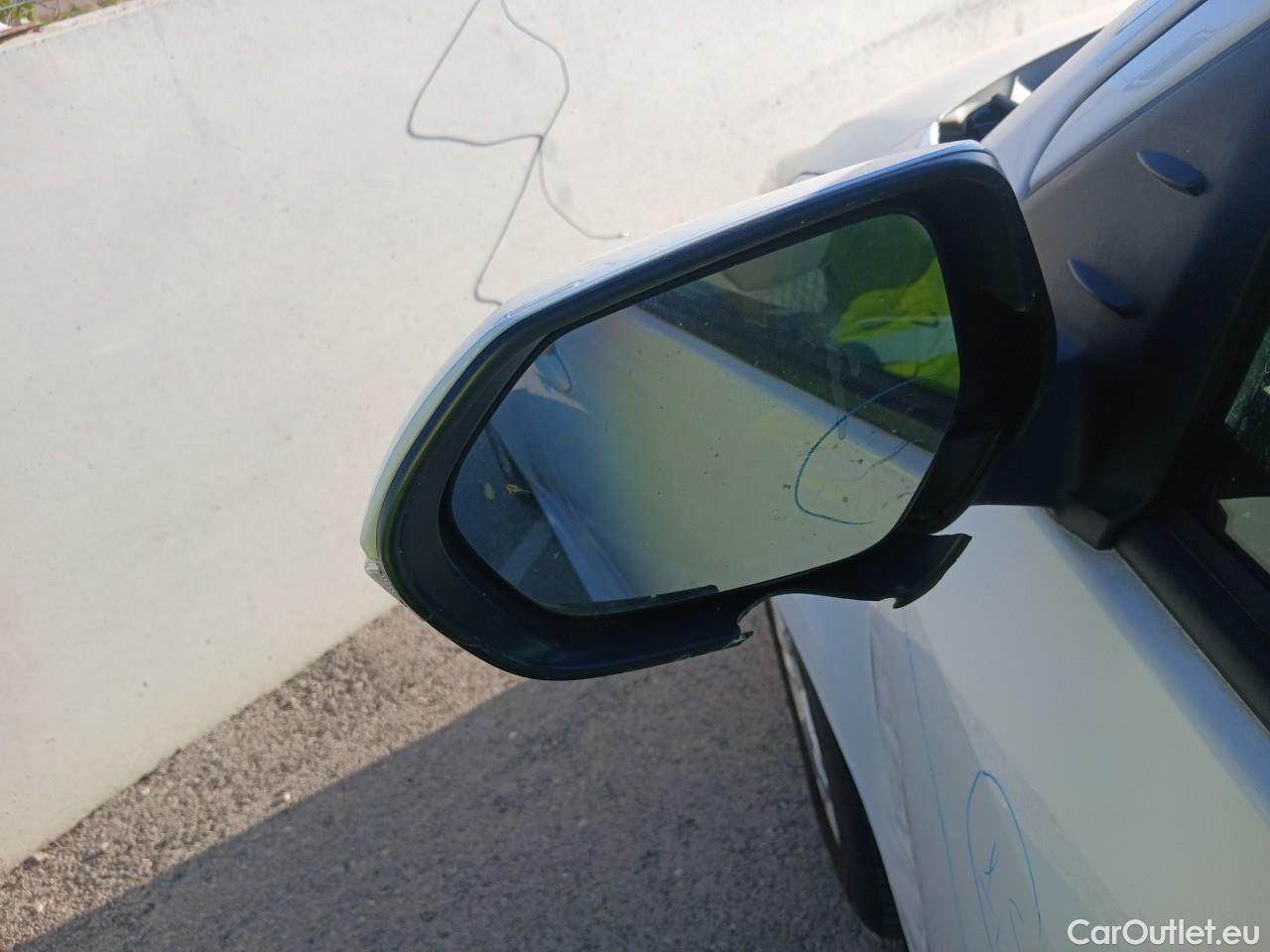  Toyota  Yaris TOYOTA  / 2020 / 5P / berlina con portón 1.5 120H Business Plus #22