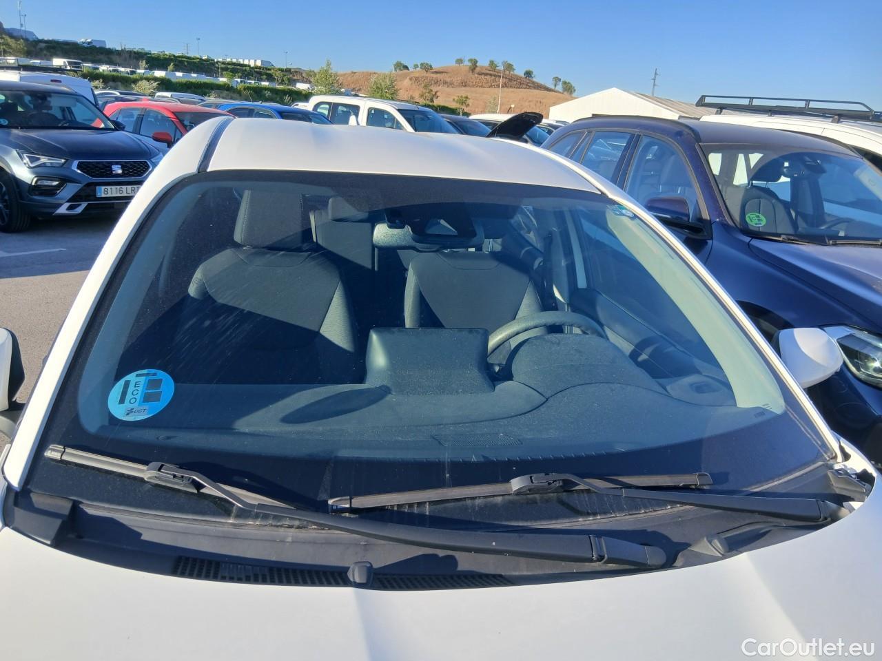  Toyota  Yaris TOYOTA  / 2020 / 5P / berlina con portón 1.5 120H Business Plus #11
