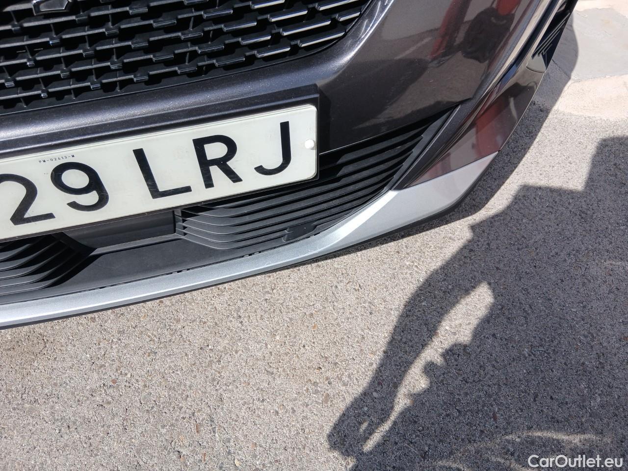  Peugeot  2008  Allure Pack 1.2 PureTech 130CV AT8 E6d #10