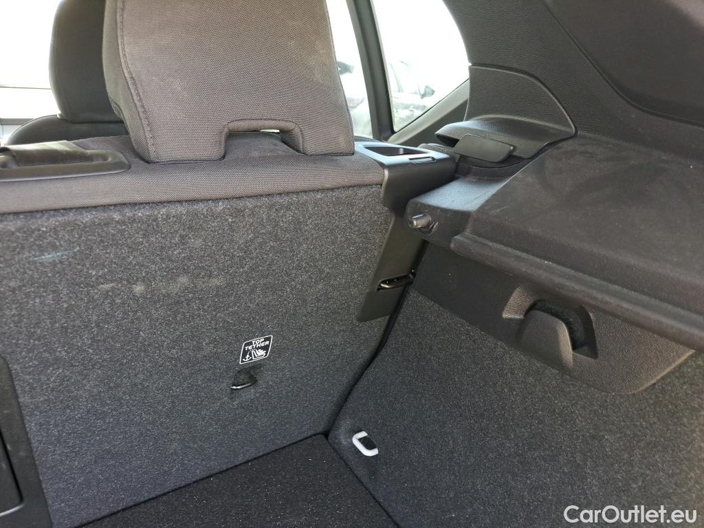  Volvo  XC 40 VOLVO XC40 / 2017 / 5P / todoterreno 1.5 T2 Momentum Pro Auto #2