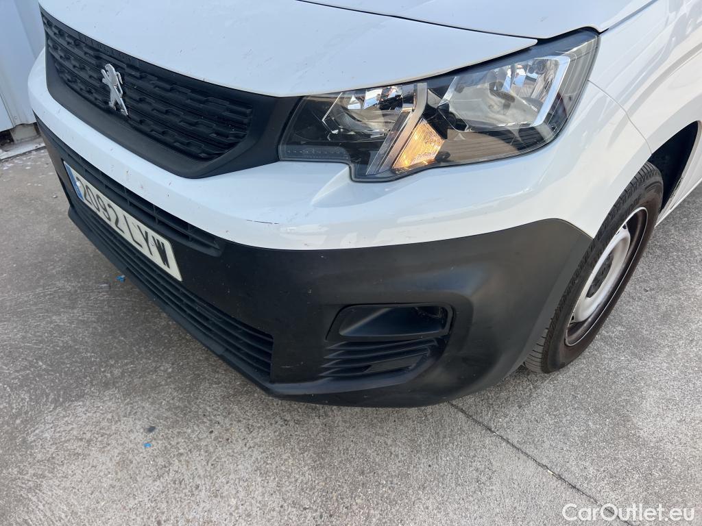  Peugeot  Partner PEUGEOT  / 2018 / 3P / furgón derivado de turismo Pro Standard 600kg BlueHDi 73kW #32