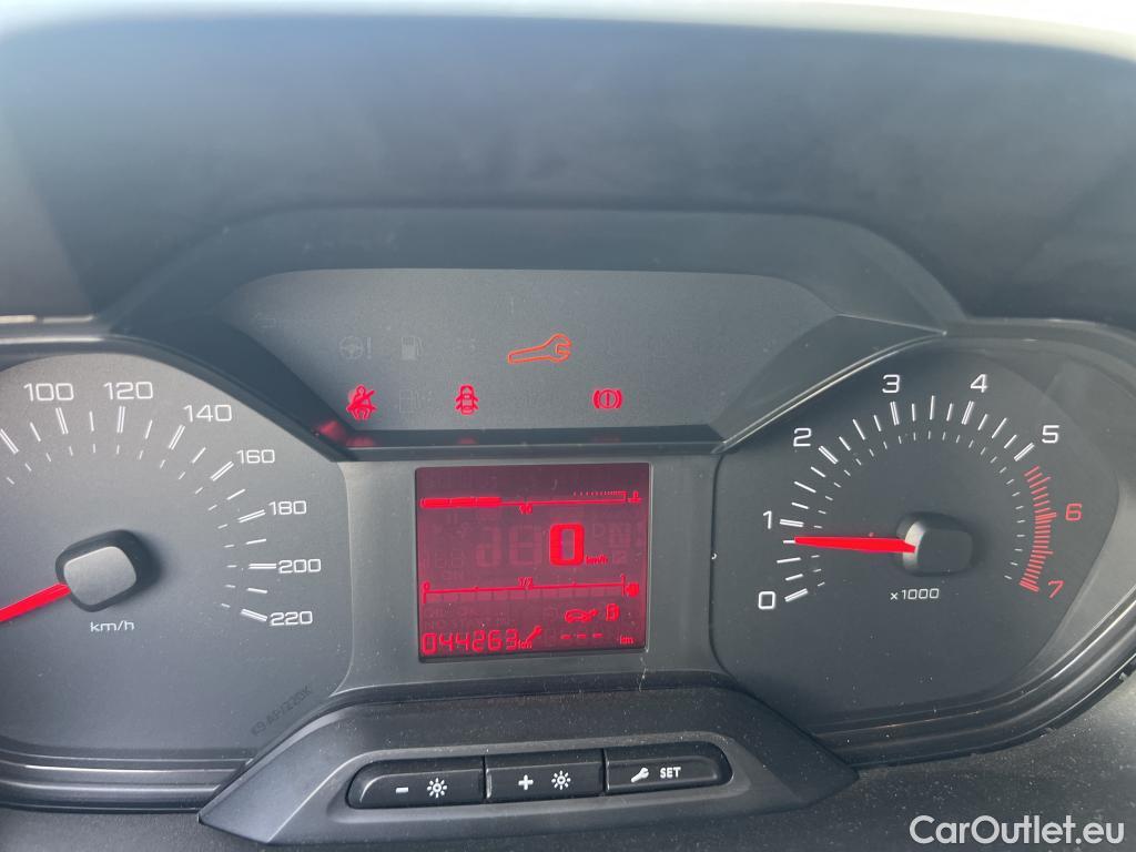  Peugeot  Partner PEUGEOT  / 2018 / 3P / furgón derivado de turismo Pro Standard 600kg BlueHDi 73kW #36