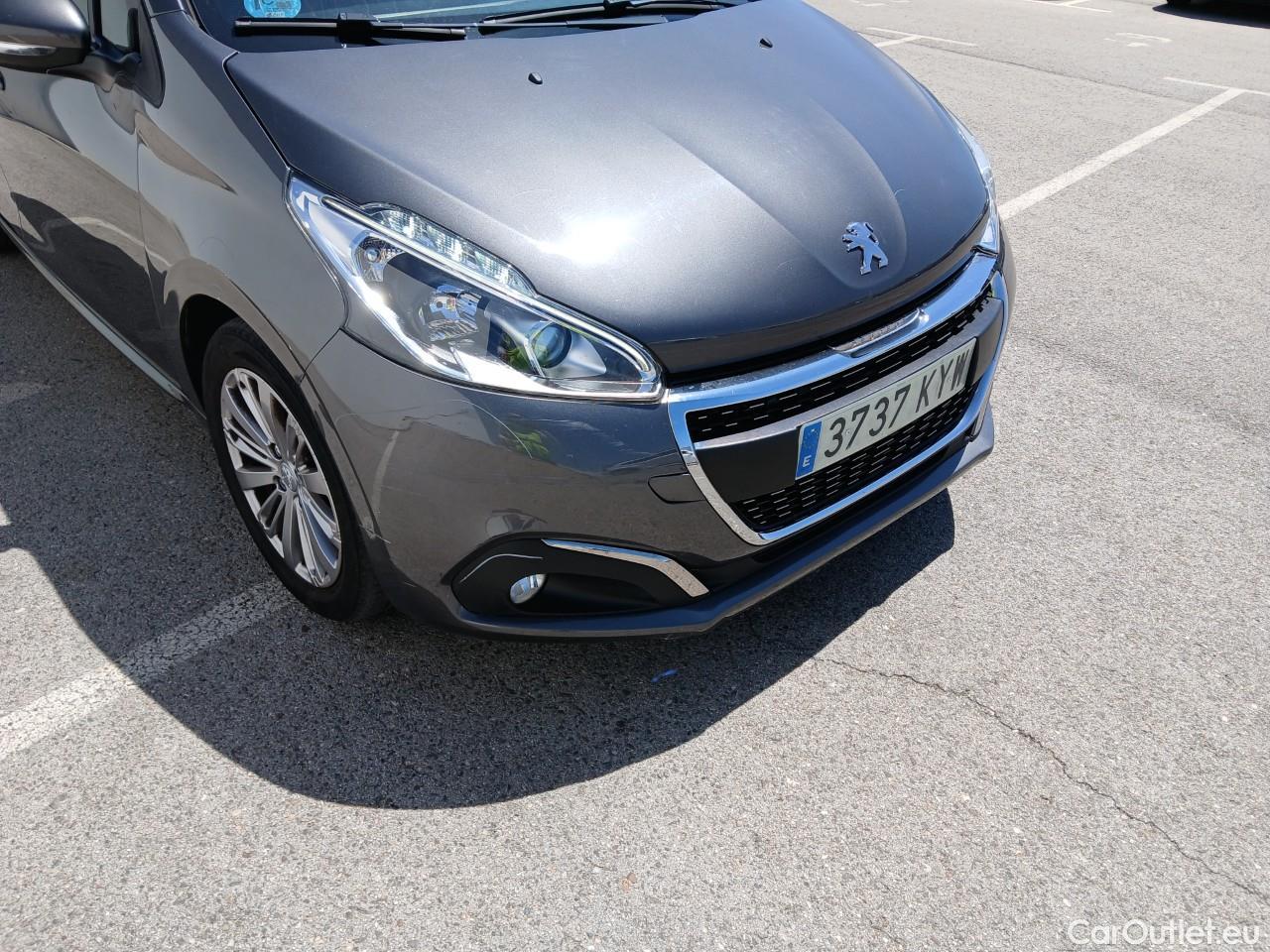 Peugeot  208 PEUGEOT  / 2015 / 5P / berlina con portón 5P Signature 1.2L PureTech 81KW (110CV) (AC) #13