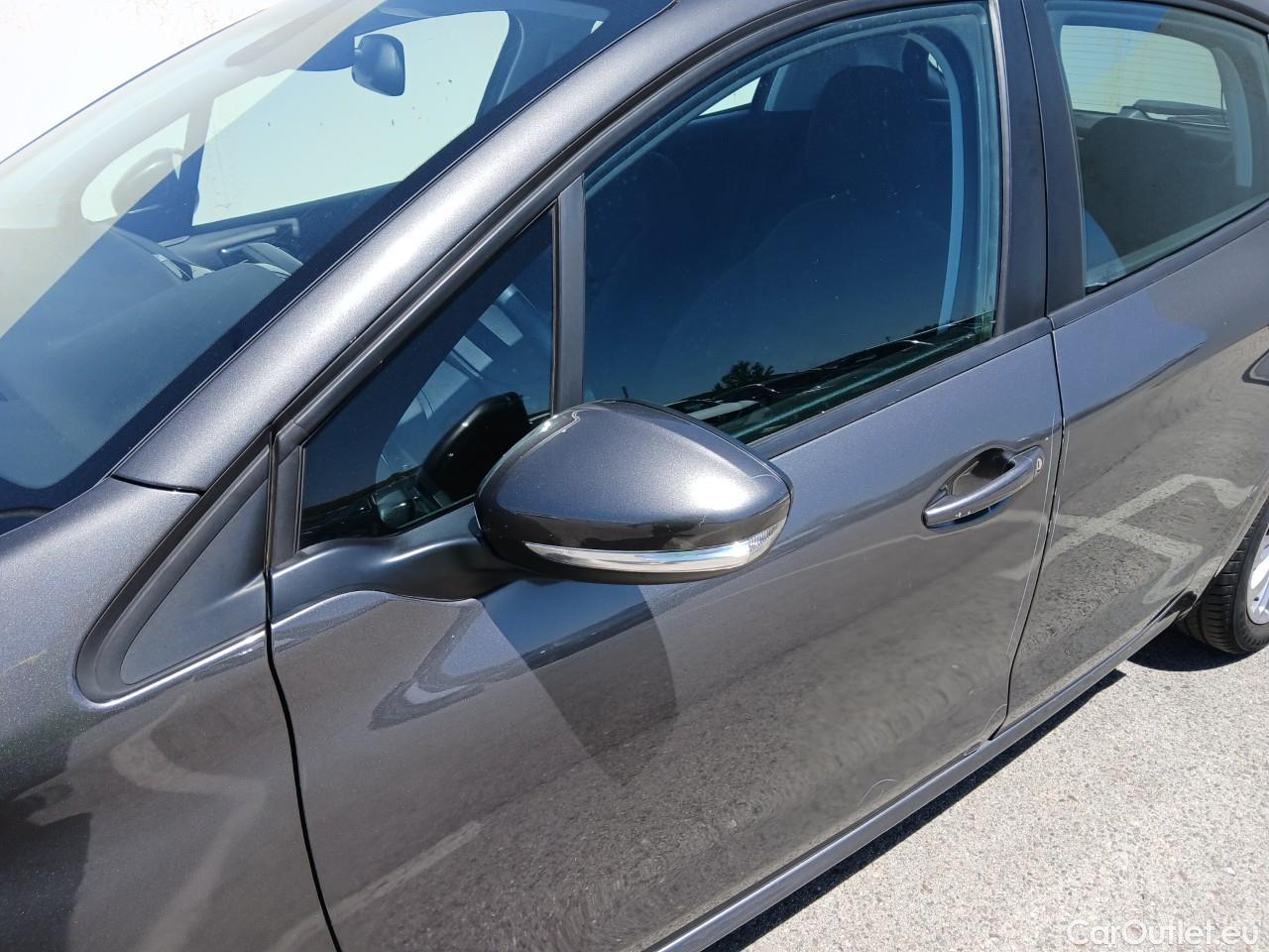  Peugeot  208 PEUGEOT  / 2015 / 5P / berlina con portón 5P Signature 1.2L PureTech 81KW (110CV) (AC) #23