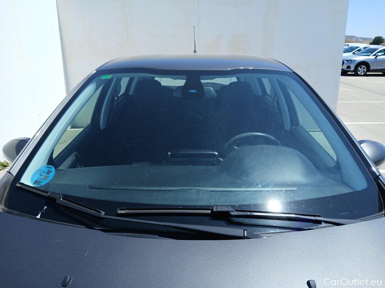  Peugeot  208 PEUGEOT  / 2015 / 5P / berlina con portón 5P Signature 1.2L PureTech 81KW (110CV) (AC) #18