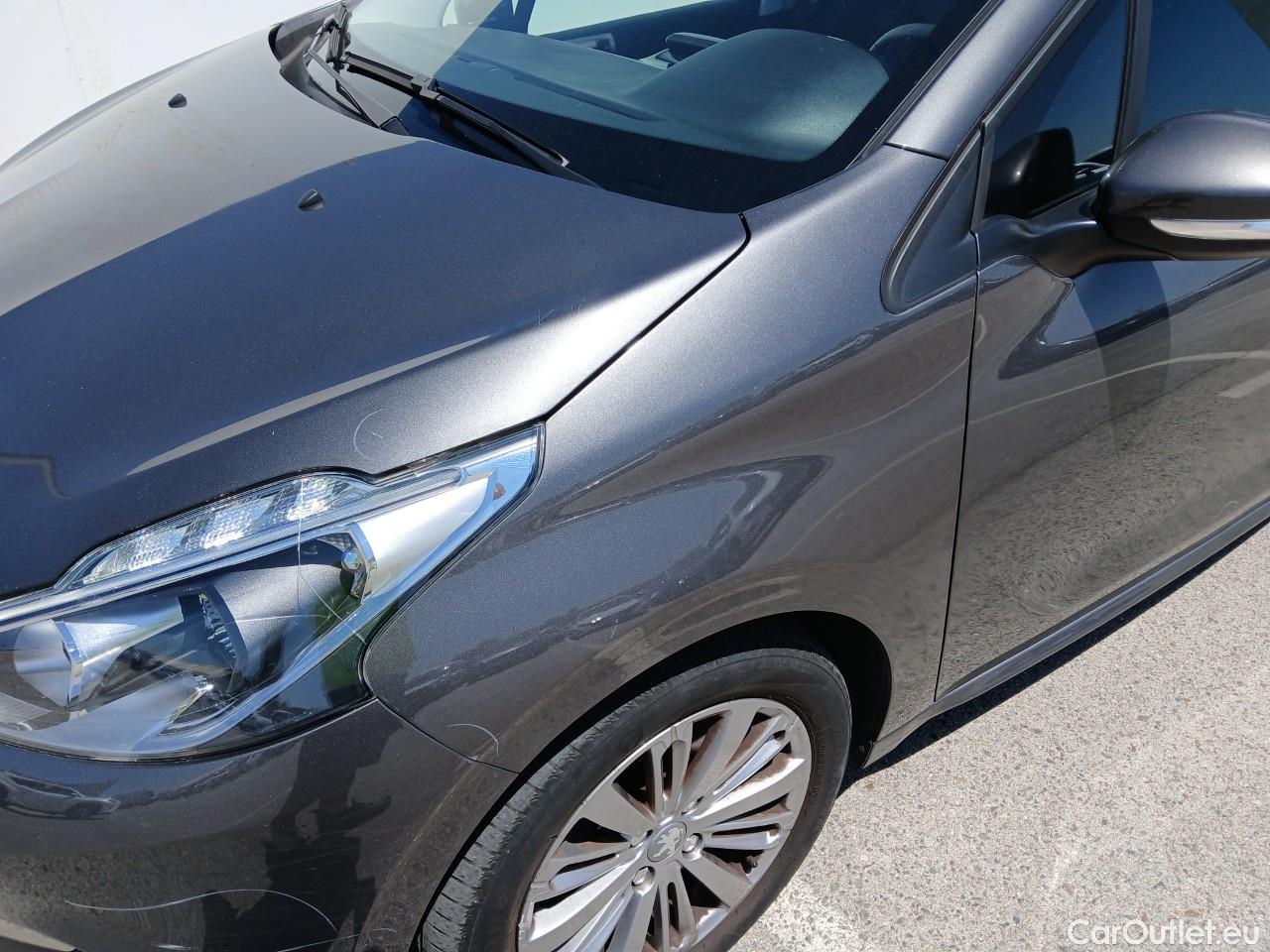  Peugeot  208 PEUGEOT  / 2015 / 5P / berlina con portón 5P Signature 1.2L PureTech 81KW (110CV) (AC) #20