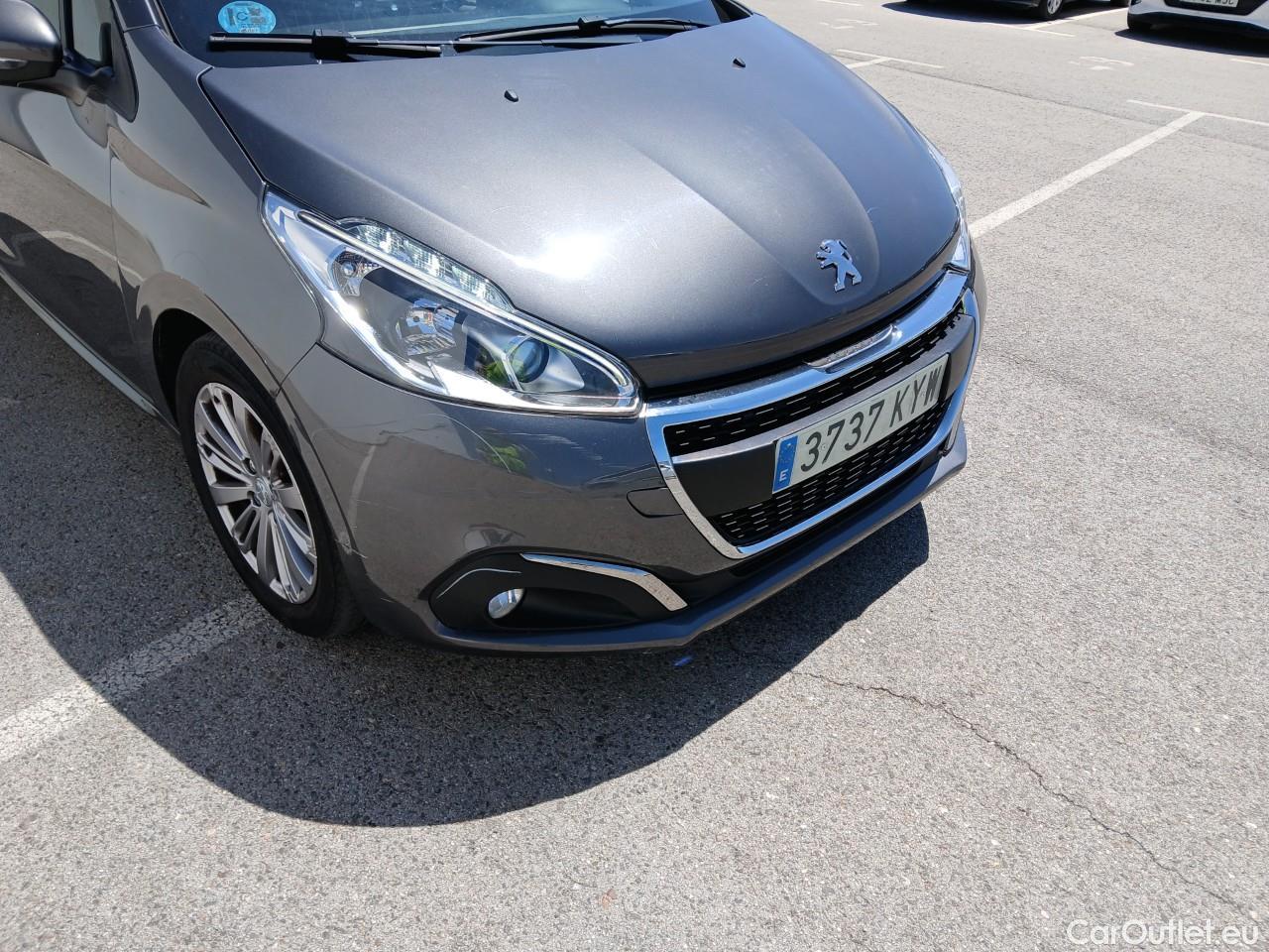  Peugeot  208 PEUGEOT  / 2015 / 5P / berlina con portón 5P Signature 1.2L PureTech 81KW (110CV) (AC) #14