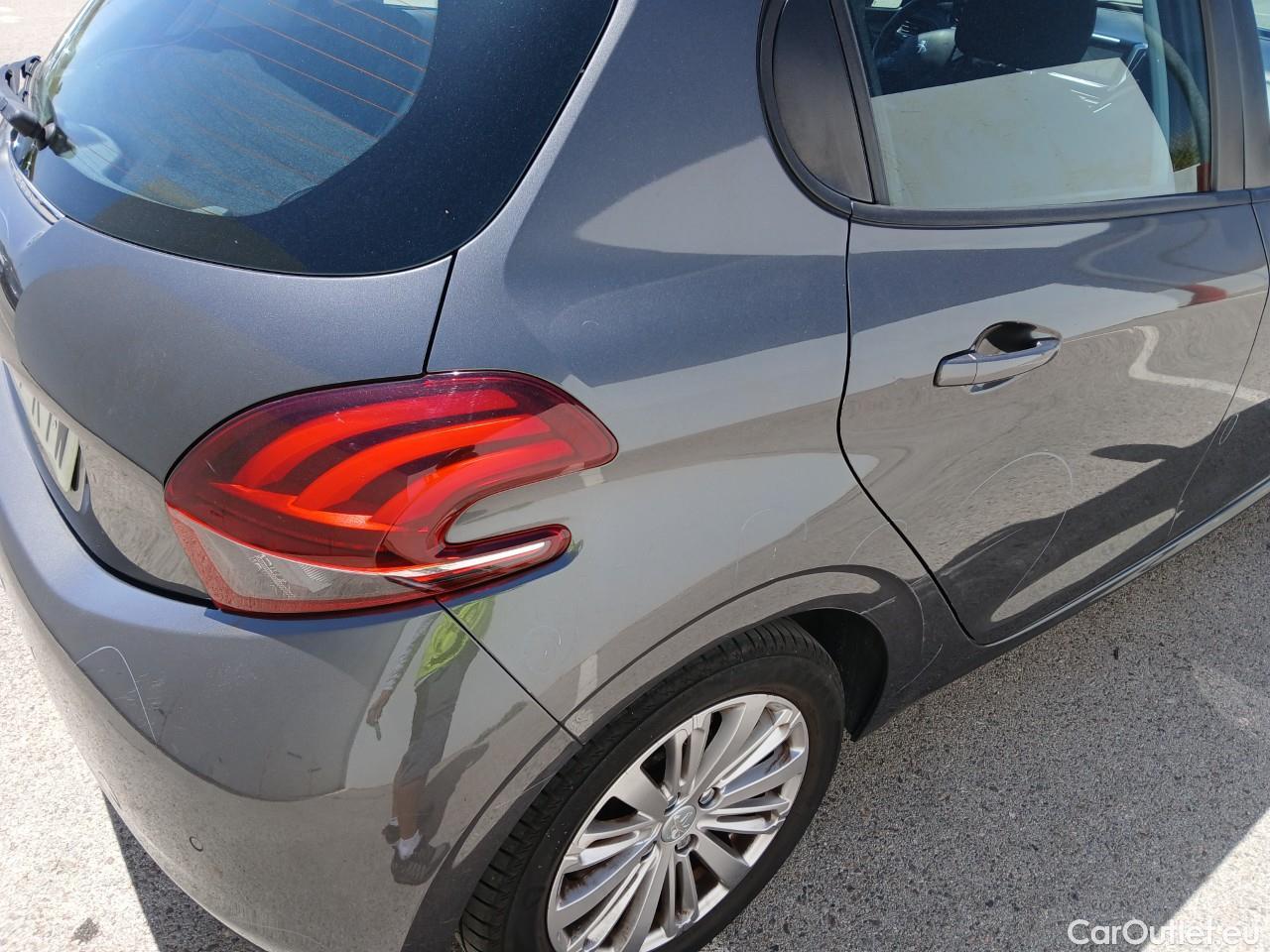  Peugeot  208 PEUGEOT  / 2015 / 5P / berlina con portón 5P Signature 1.2L PureTech 81KW (110CV) (AC) #35