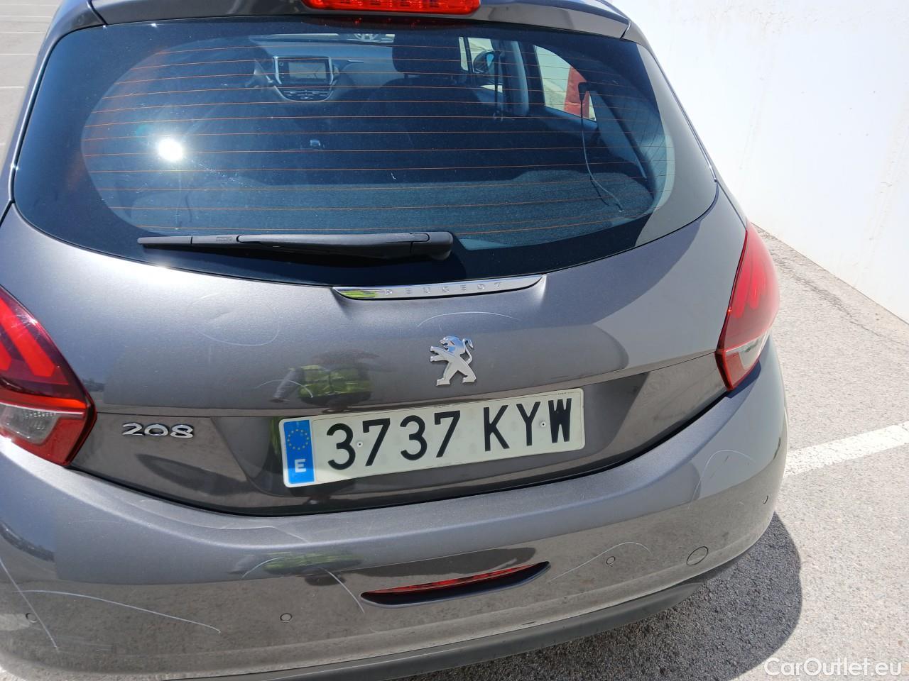  Peugeot  208 PEUGEOT  / 2015 / 5P / berlina con portón 5P Signature 1.2L PureTech 81KW (110CV) (AC) #33