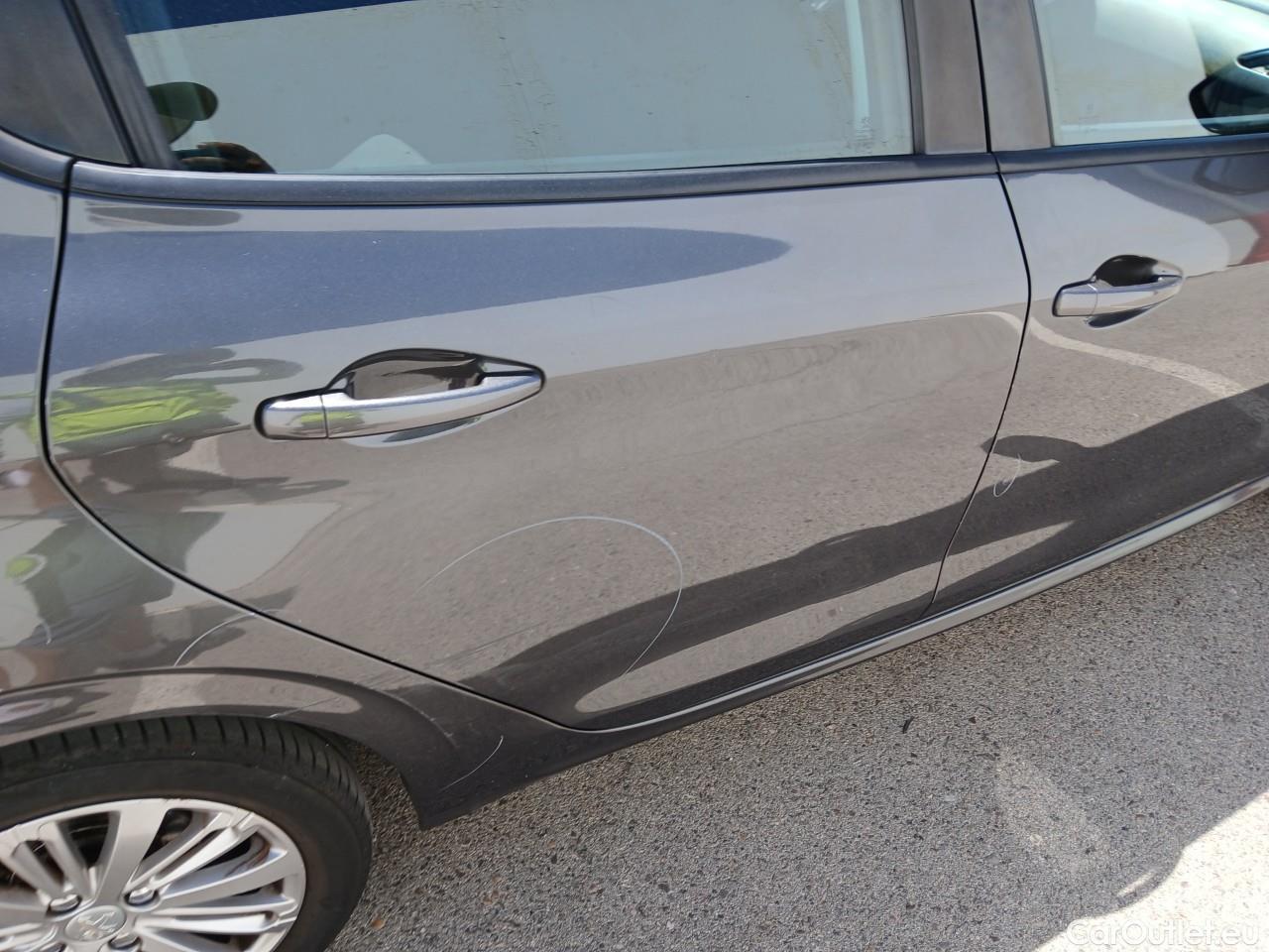  Peugeot  208 PEUGEOT  / 2015 / 5P / berlina con portón 5P Signature 1.2L PureTech 81KW (110CV) (AC) #37