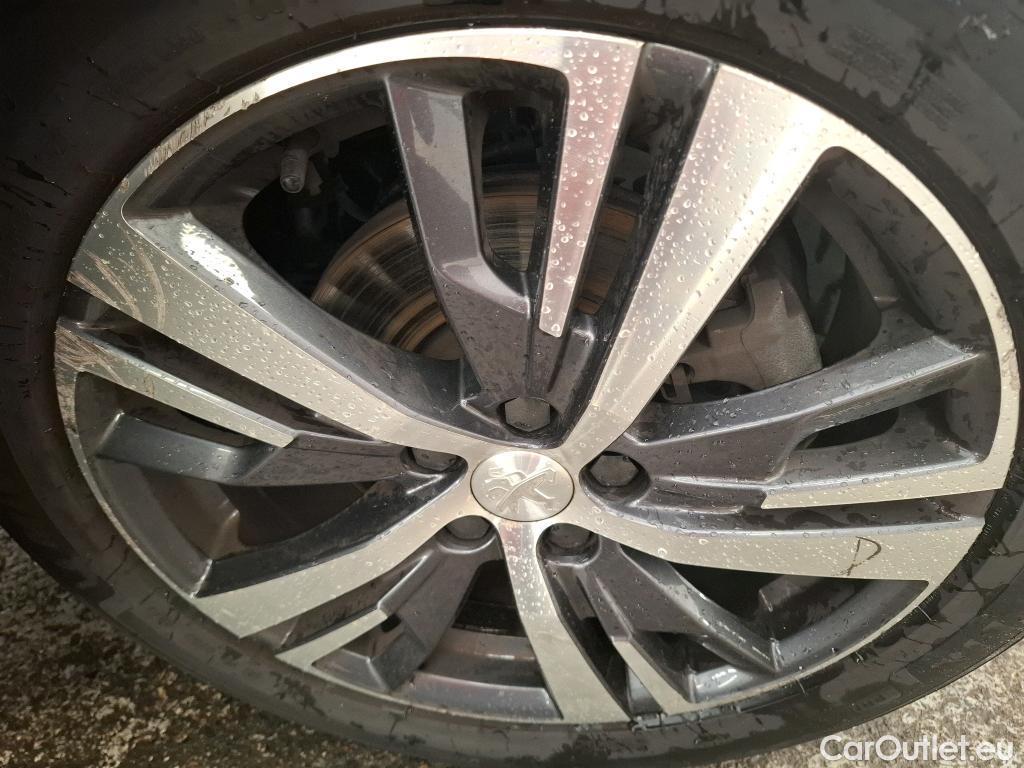  Peugeot  5008  Allure Pack 1.2 PureTech 130CV BVA8 7 Sieges E6d #25