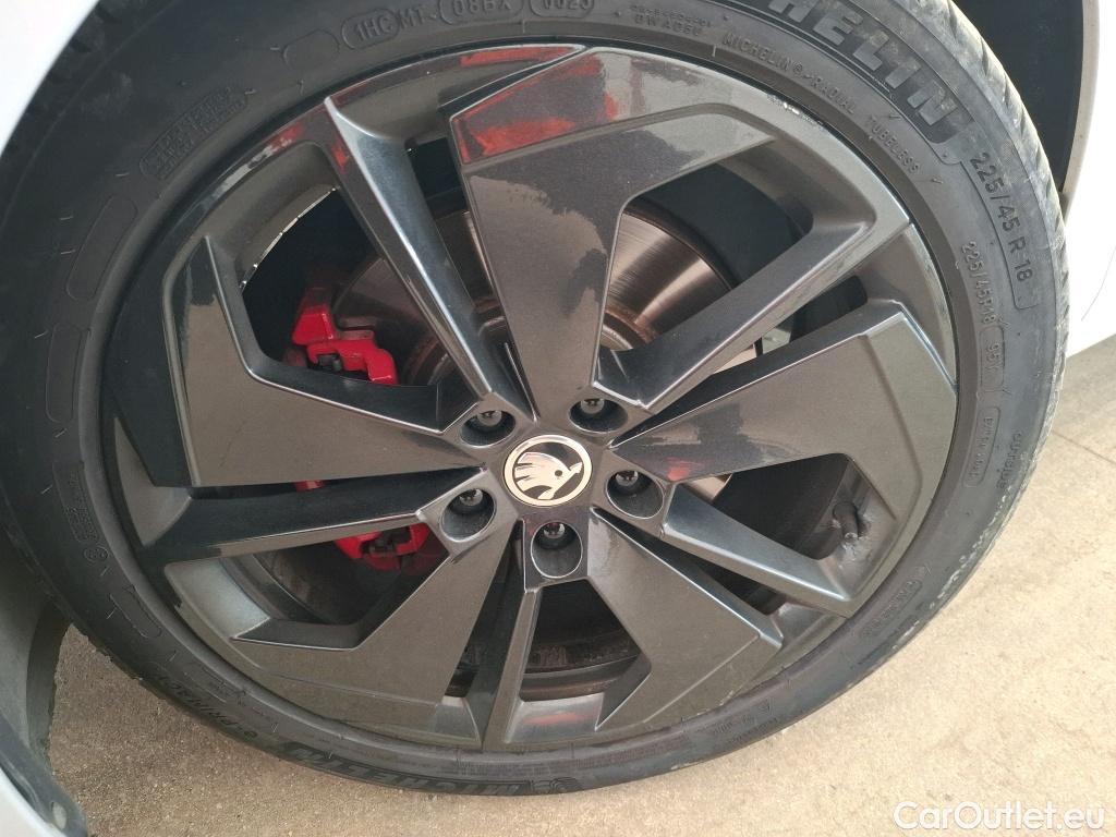  Skoda  Octavia  Berline RS 2.0 TDI 200CV BVA7 E6d #8
