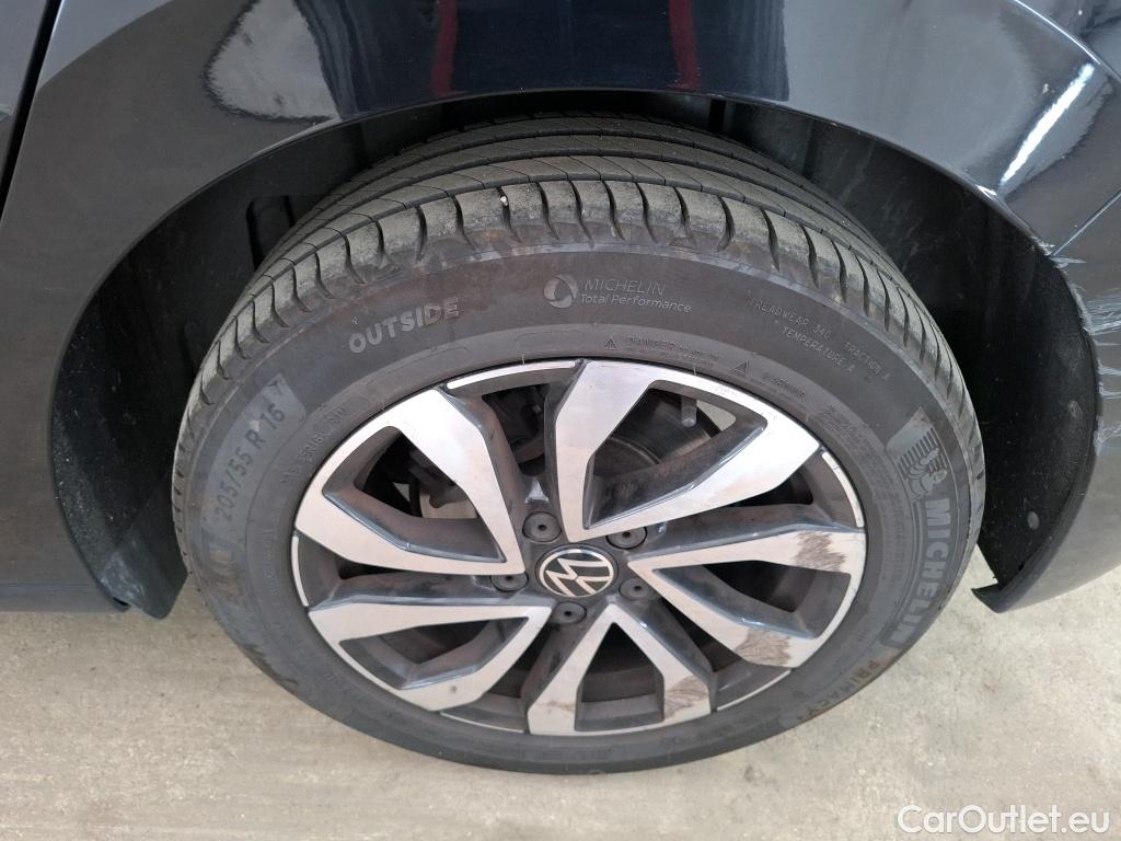  Volkswagen  Golf  VIII Berline Active 2.0 TDI 115CV BVA7 E6d #20
