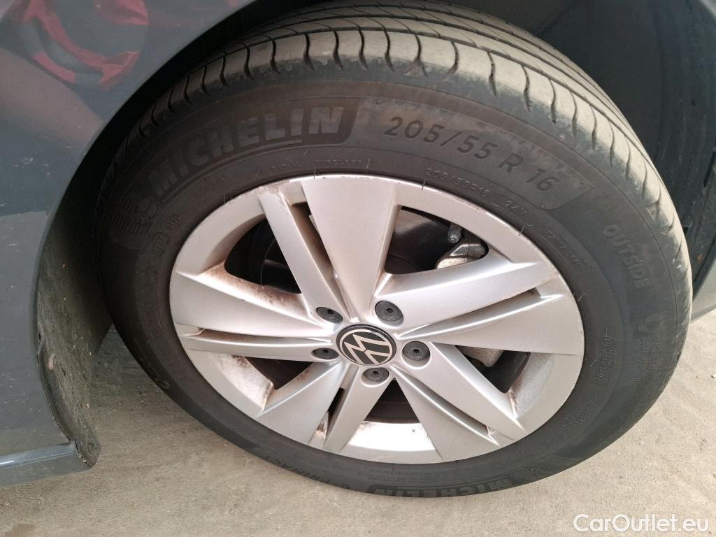  Volkswagen  Golf  VOLKSWAGEN / 2020 / 5P / Berline 2.0 TDI SCR 150 DSG7 Life Busi 1st #16