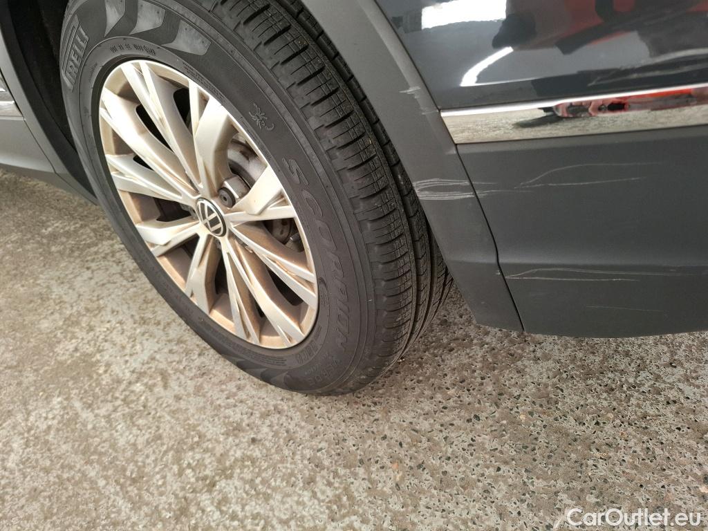  Volkswagen  Tiguan VOLKSWAGEN  / 2020 / 5P / SUV 2.0 TDI 150 DSG7 Life #25