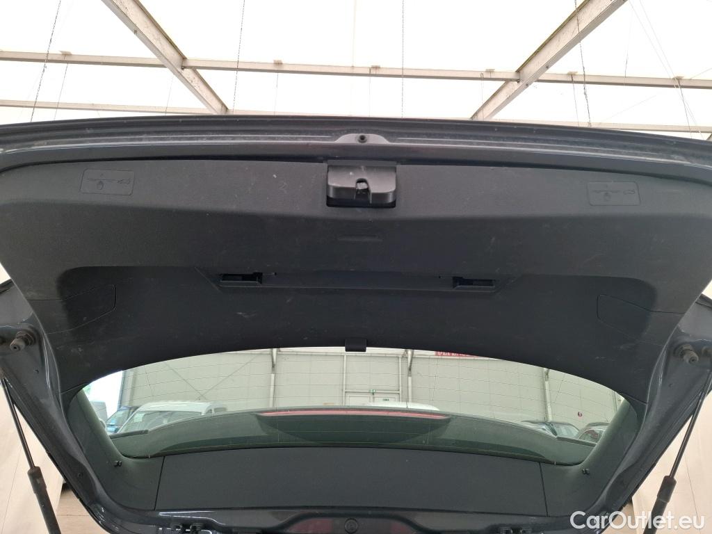  Volkswagen  Golf  VOLKSWAGEN / 2020 / 5P / Berline 2.0 TDI SCR 150 DSG7 Life Busi 1st #7