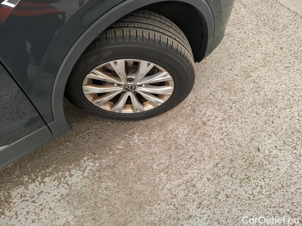  Volkswagen  Tiguan VOLKSWAGEN  / 2020 / 5P / SUV 2.0 TDI 150 DSG7 Life #1