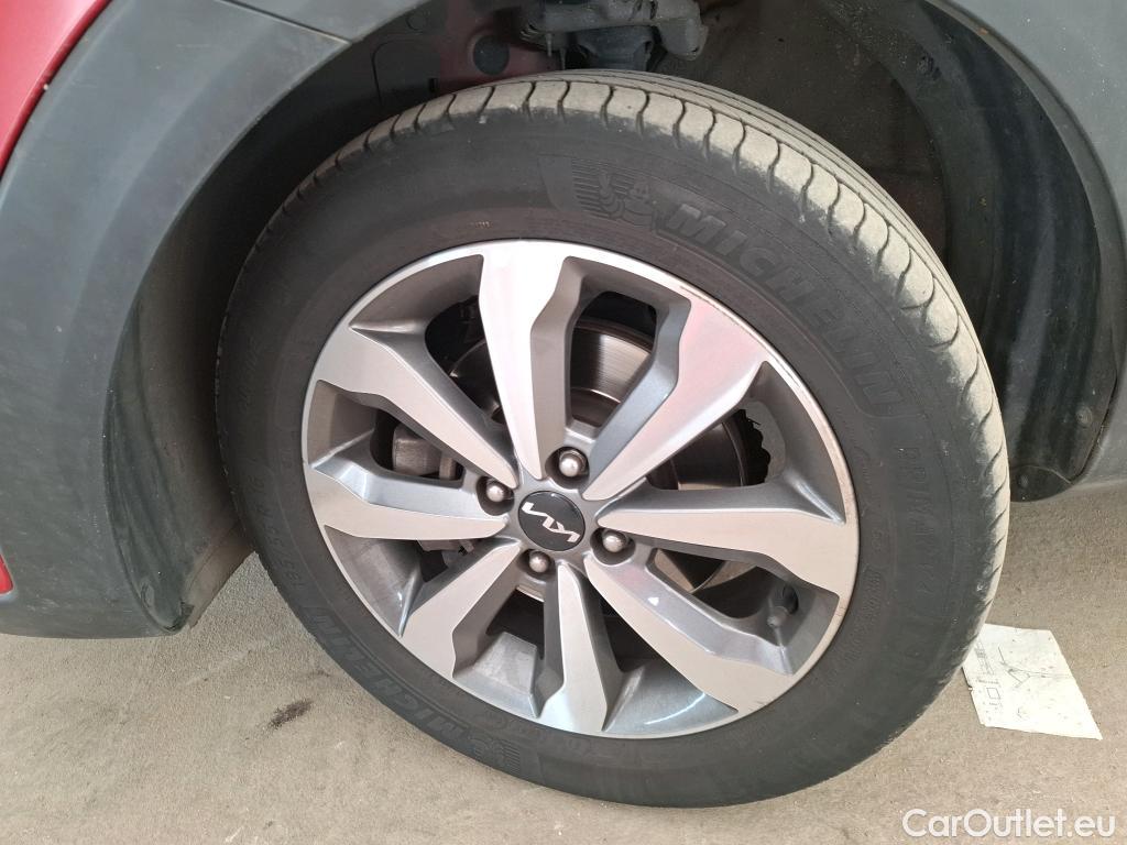  KIA  STONIC KIA  / 2020 / 5P / SUV 1.0 T-GDI 120 MHEV ACTIVE DCT7 #28