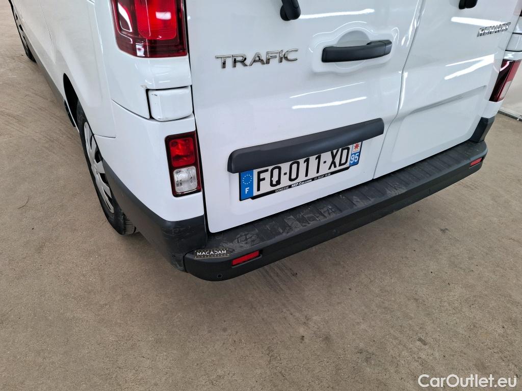  Renault  Trafic RENAULT  / 2019 / 4P / Combi Zen L1 dCi 120 S&S - 8 pl #100