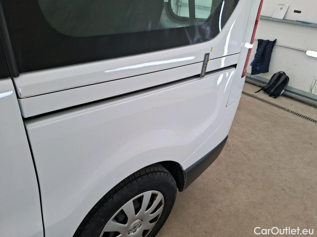  Renault  Trafic RENAULT  / 2019 / 4P / Combi Zen L1 dCi 120 S&S - 8 pl #94