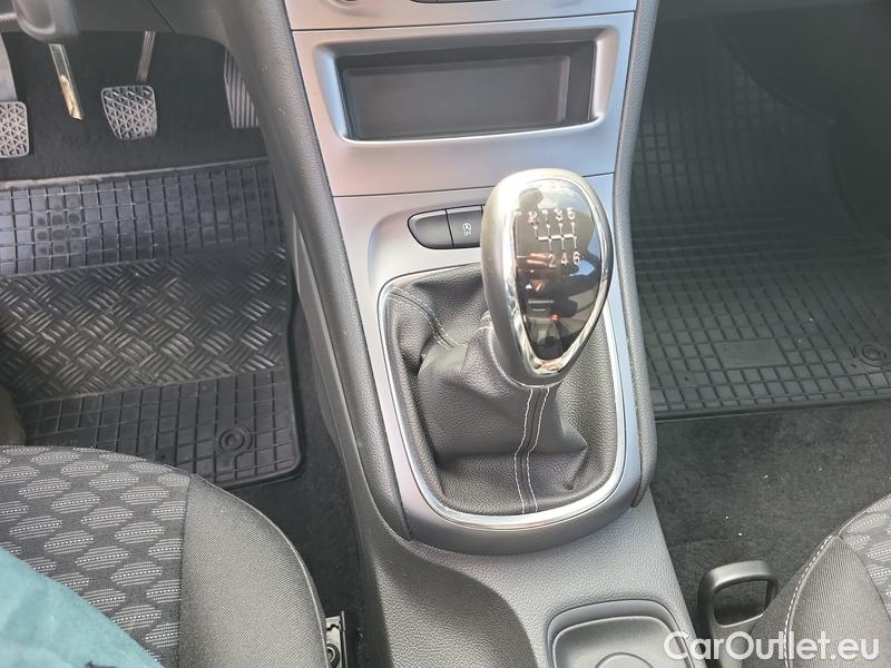  Opel  Astra  K Sports Tourer (2015) ST 1.5CDTi 77 Edition 5d #16