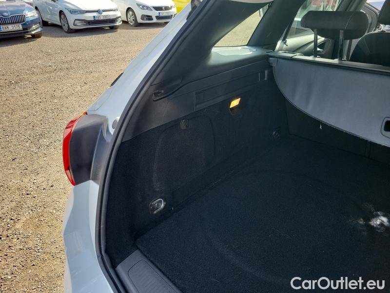  Opel  Astra  K Sports Tourer (2015) ST 1.5CDTi 77 Edition 5d #24