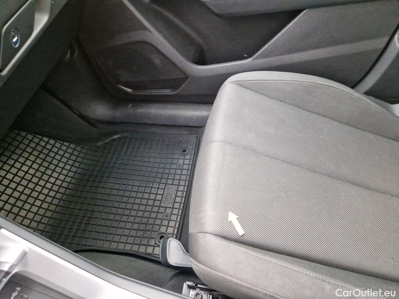  Audi  Q3  Sportback 35 TDI quattro W3 #25